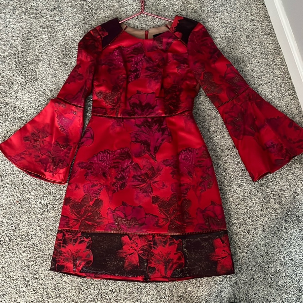 Absolutely stunning Marchesa Notte dress with measurements listed